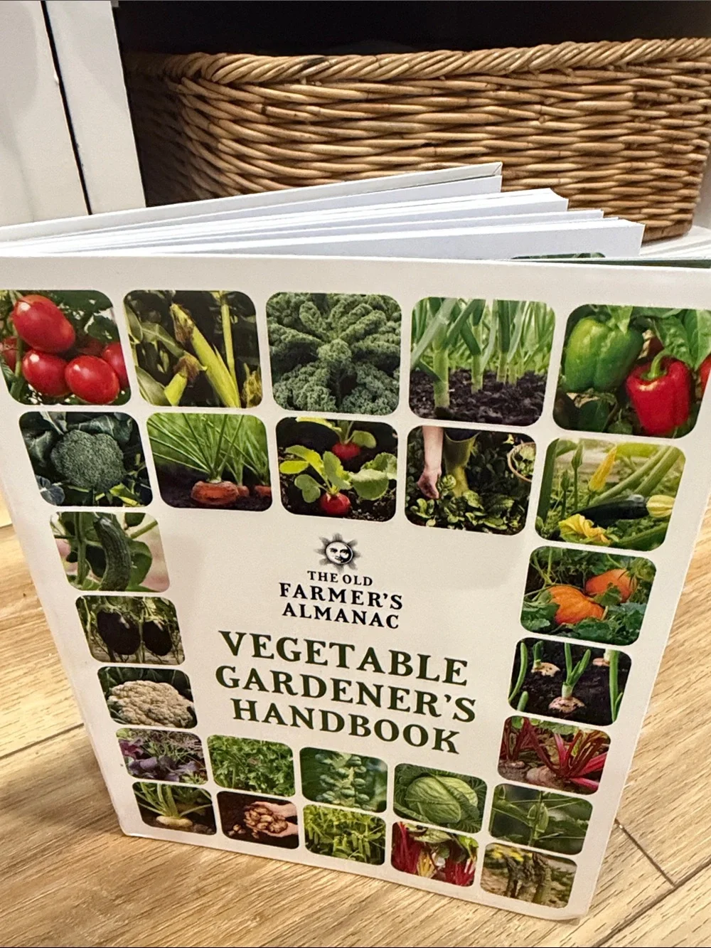 Vegetable Gardener's Handbook - Book Farmer’s Almanac Gardening